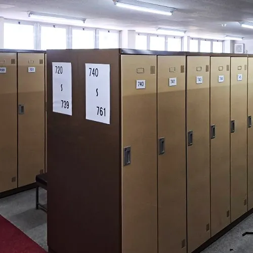 ゴルフ場更衣室ロッカー入替えに伴う搬出